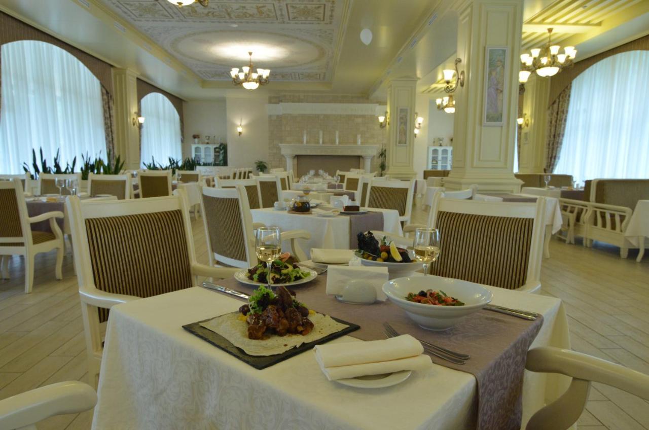 Sobi Hotel Vyšhorod Esterno foto