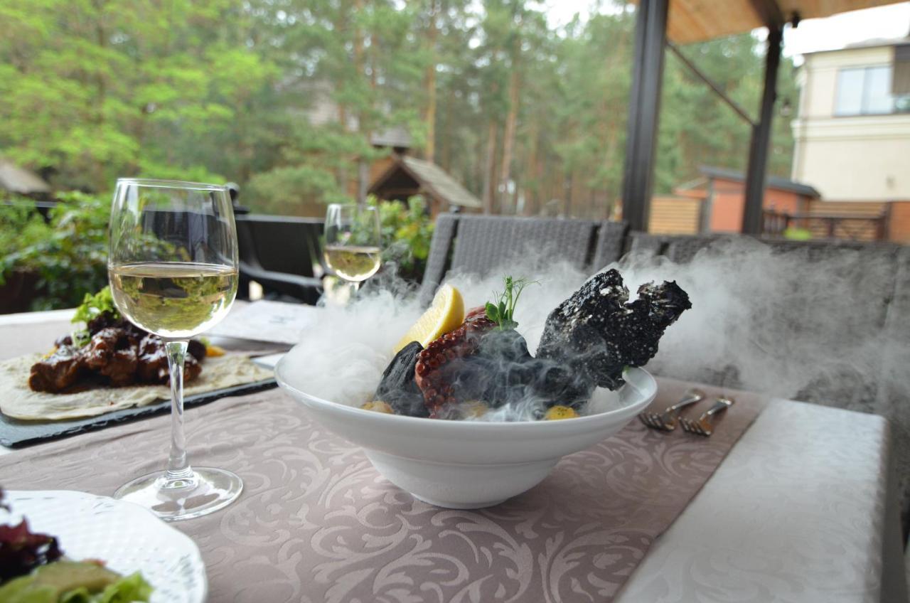 Sobi Hotel Vyšhorod Esterno foto